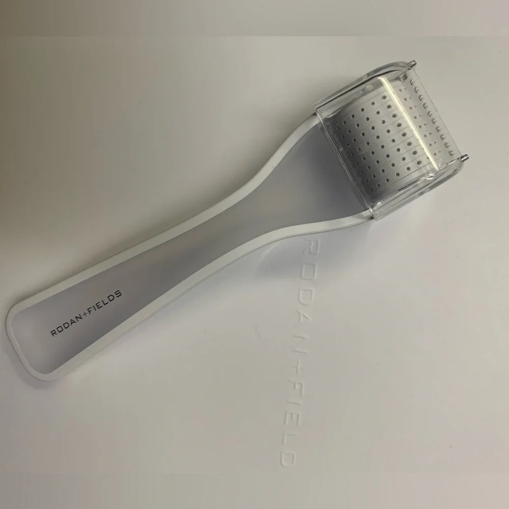 Rodan and Fields micro-exfoliating Derma-Roller - Picture 2 of 4